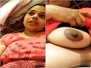 Desi Bhabhi Shows Breasts On Video Call